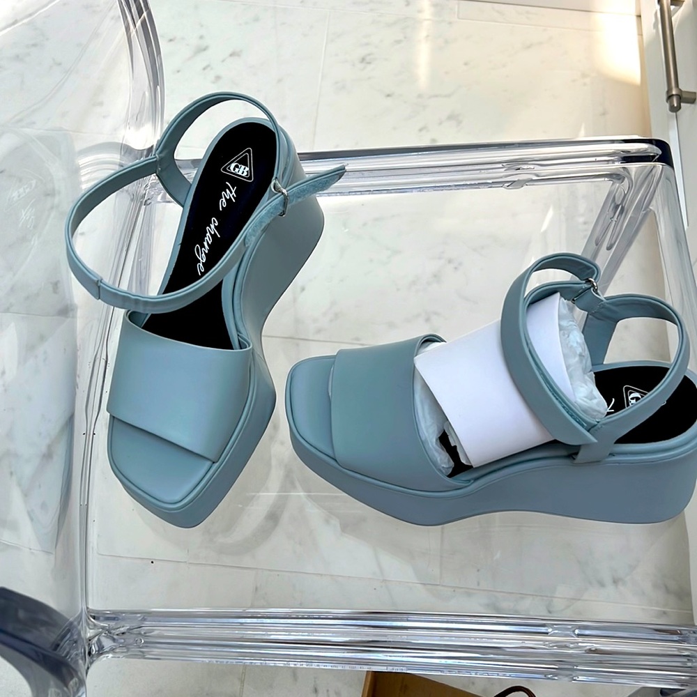 Brand NEW in Box French Blue GB sandals